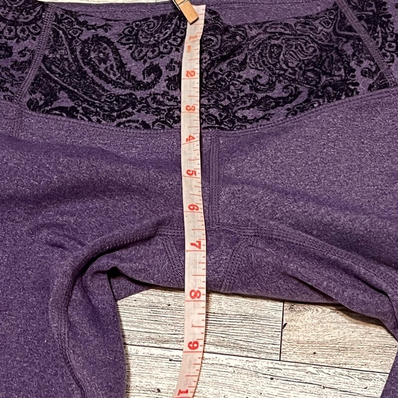 Athleta Splits Revelation Capri Leggings Purple Paisley Women Size XXS - Picture 5 of 11